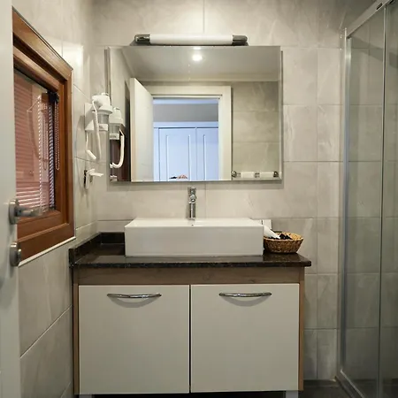 Отель Phellos Boutique