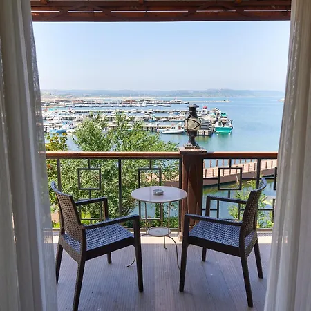 Hotel Phellos Boutique 3*