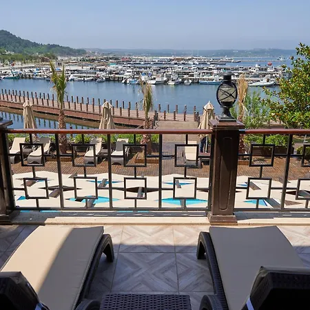 Hotel Phellos Boutique 3*