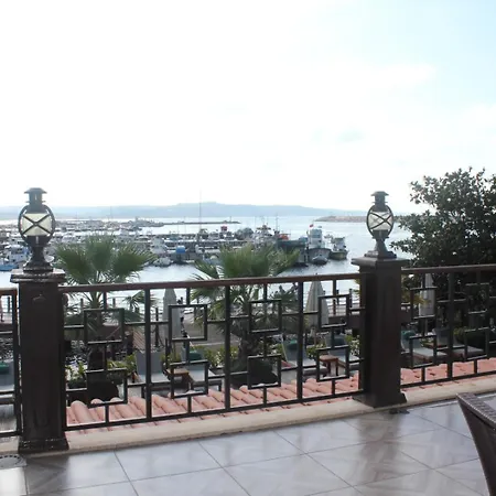 Phellos Boutique 3*